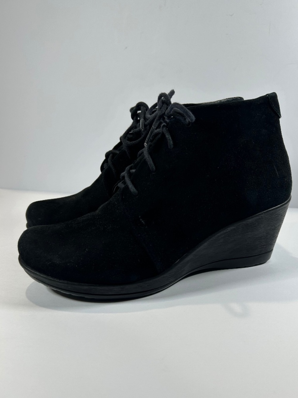 Dansko Renee Black Suede Lace Up Wedge Chukka Ankle Boot EU38/US 7.5 Modern Chic